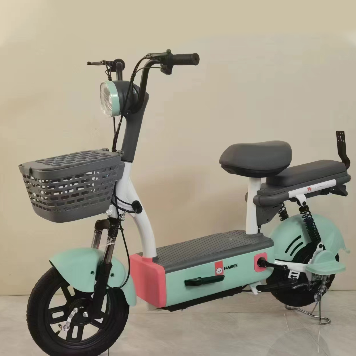 High Quality 350W Electric Scooter for Sale with LED OEM Manufacturer