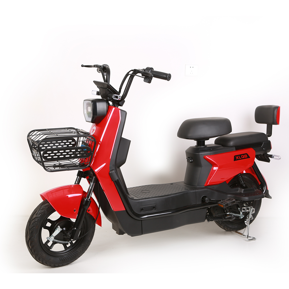 Bicicleta elétrica personalizada 500W com pneus a vácuo, pedais e lanterna traseira, 60V/48V