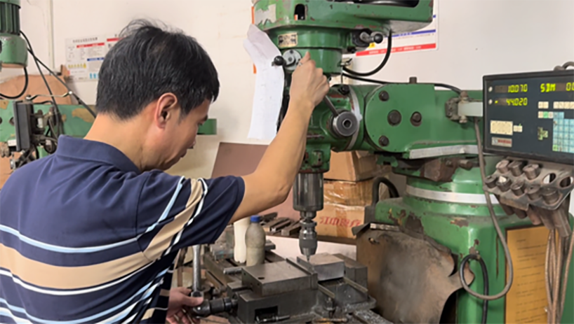 Why choose us to make the plastic extrusion mold?