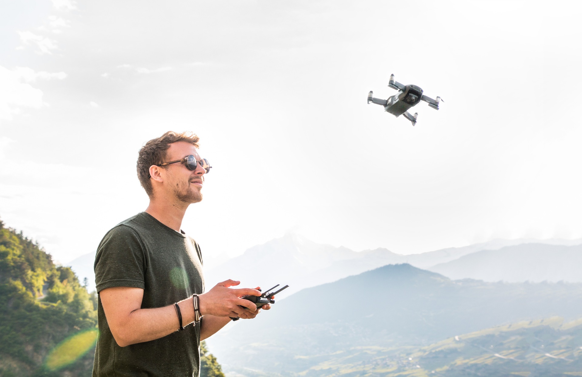 lukasbieri-drone-3453361_1920.jpg