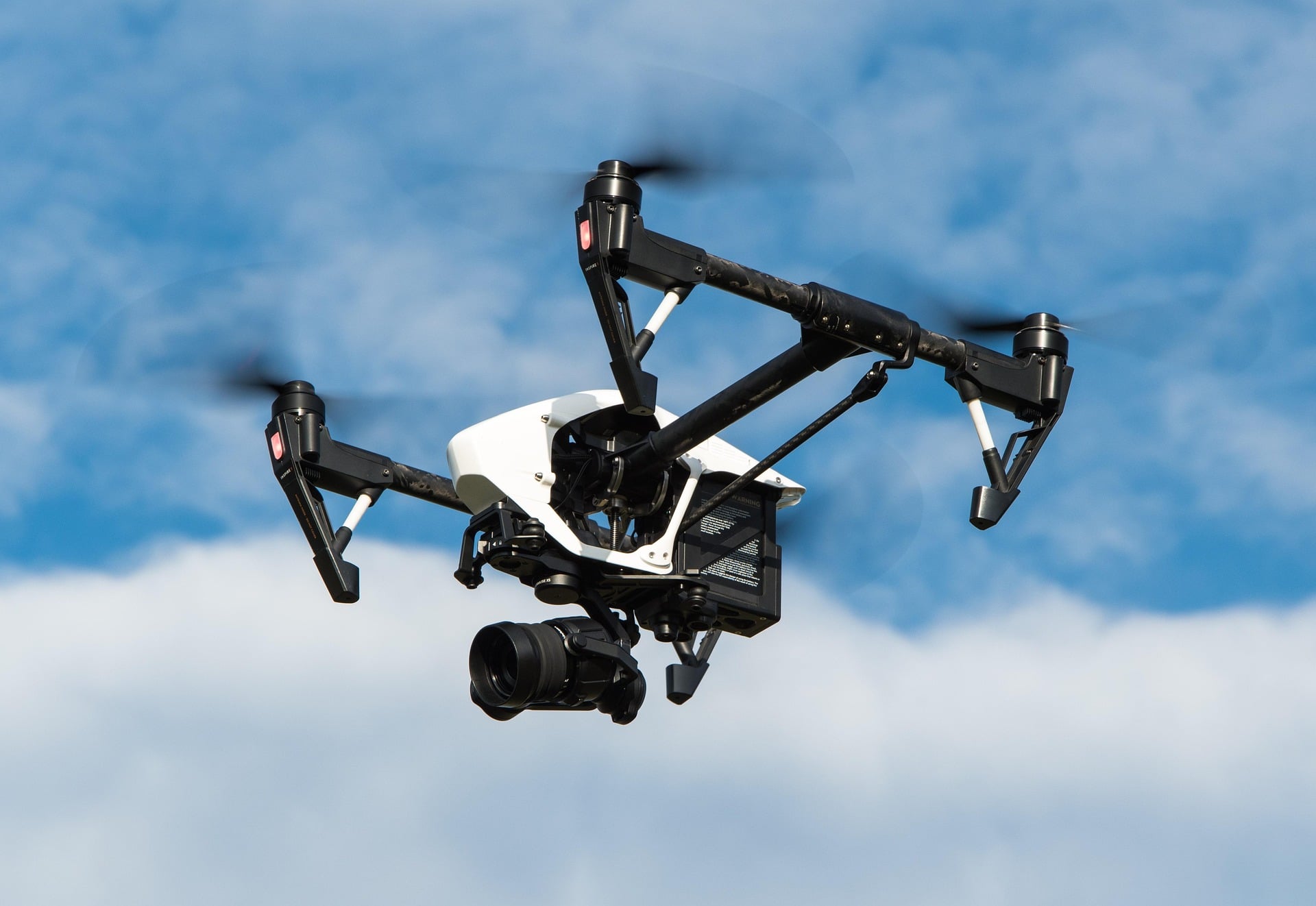 powie-drone-1080844_1920 (1).jpg