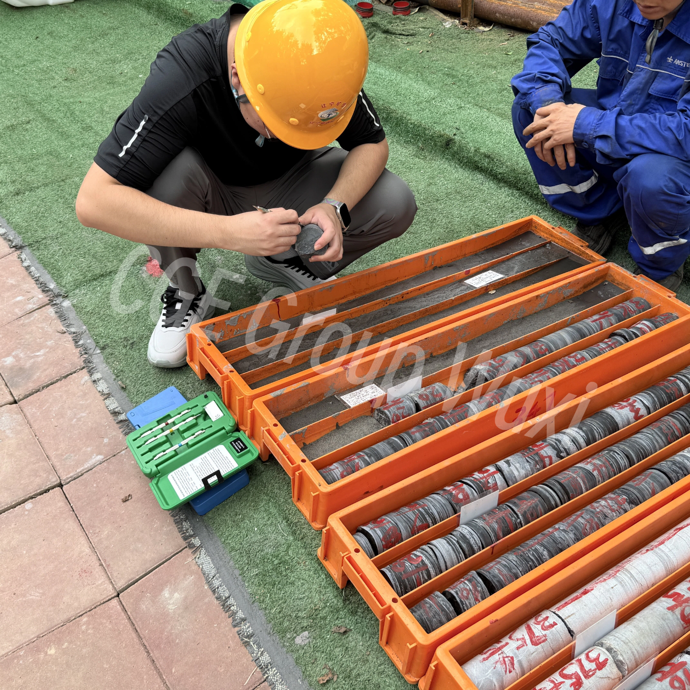 Wireline drill rod and bit4.png