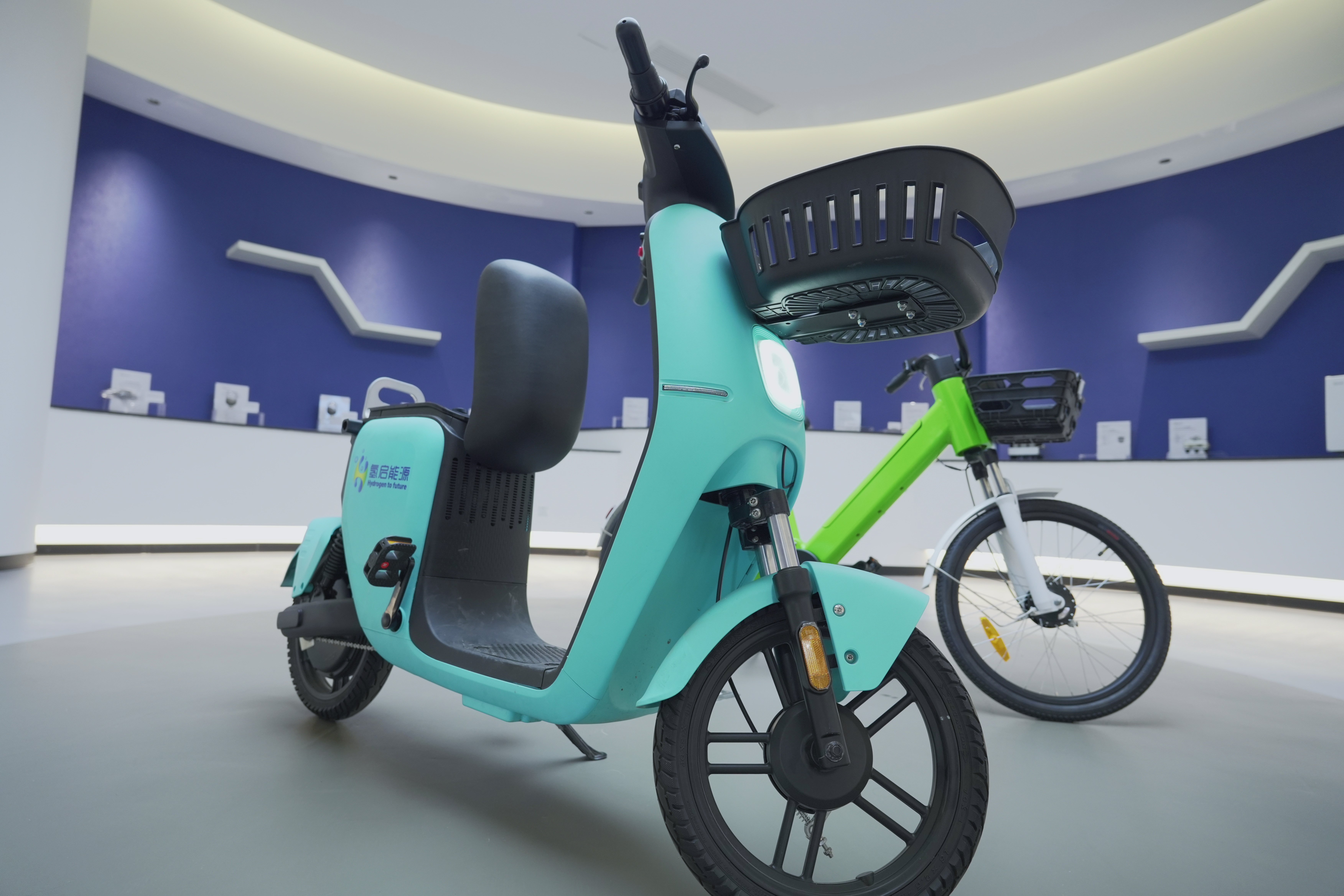 Vastestoffopslag van waterstof voor brandstofcel-scooters en elektrisch ondersteunde fietsen