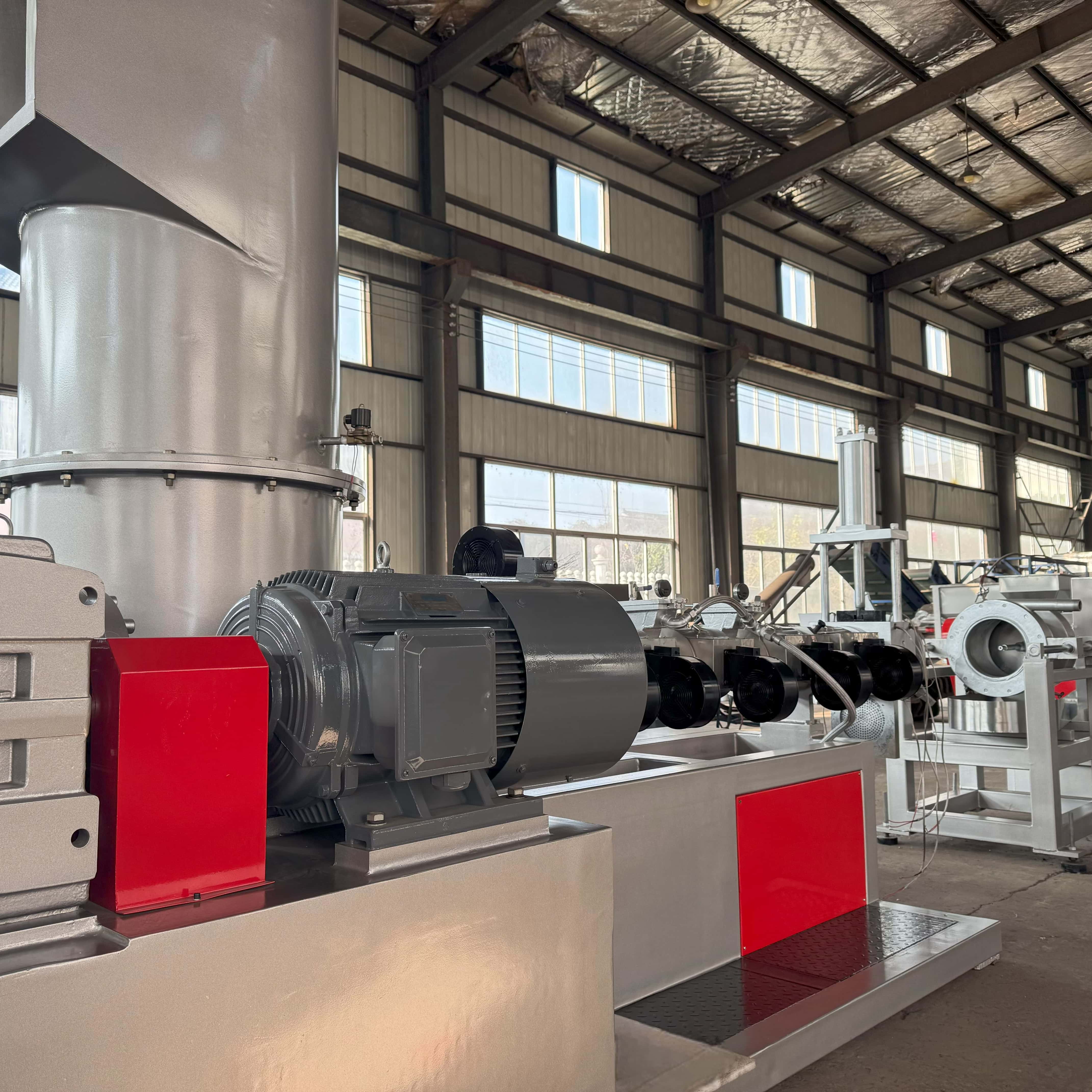 Plastic Extrusion Production Challenges: Overcoming Material Flow and Cooling Issues