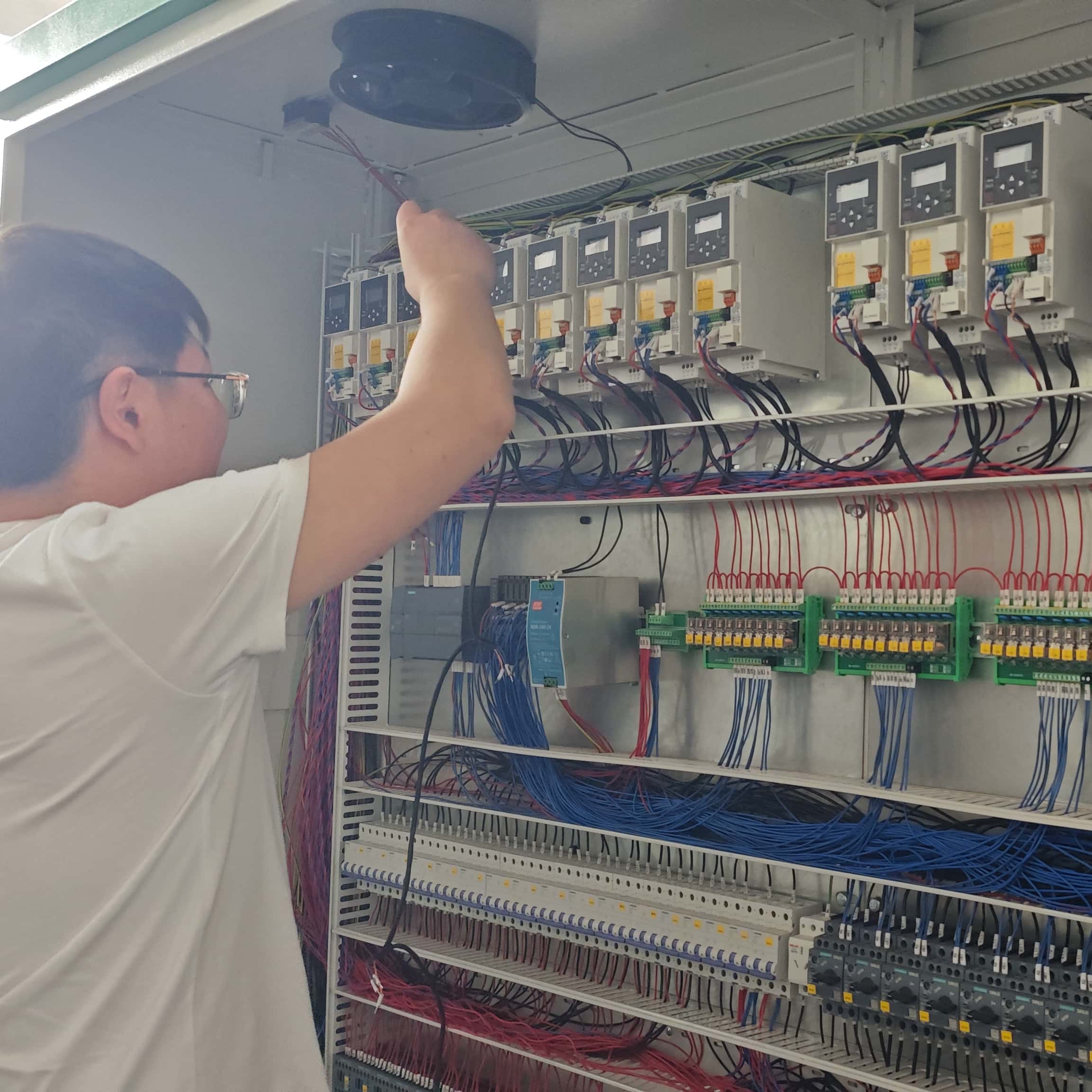 Precision Engineering for High-Quality Plastic Extrusion Outputs