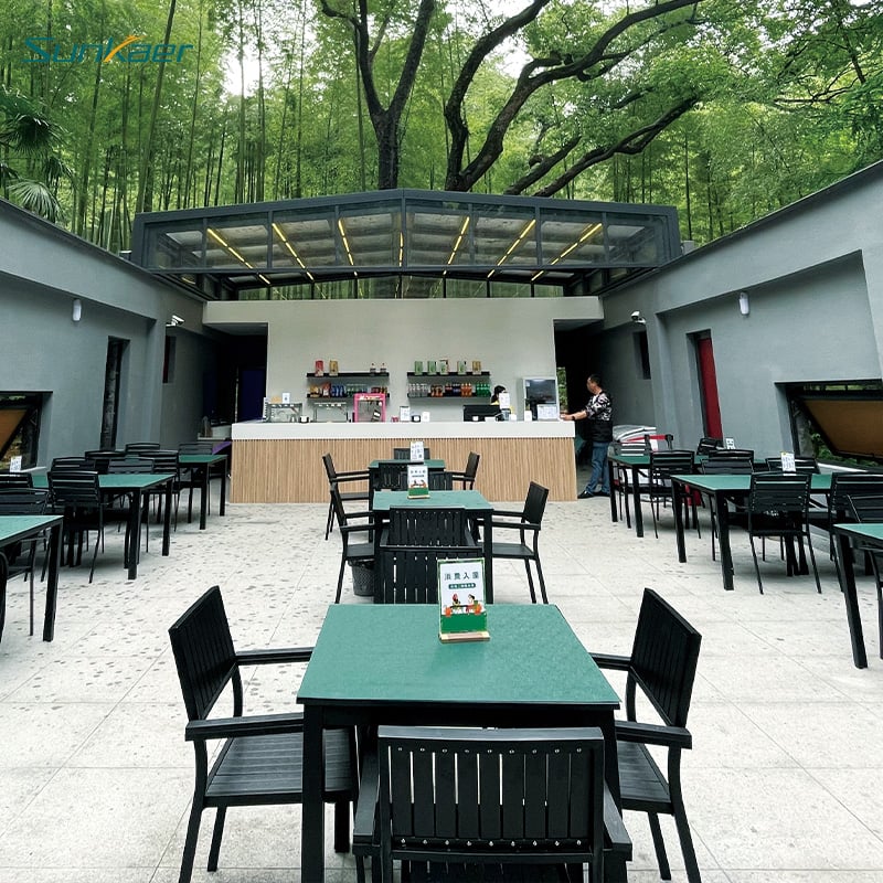 Estudio de caso: Cómo un techo retráctil transformó los ingresos por comidas al aire libre de un restaurante