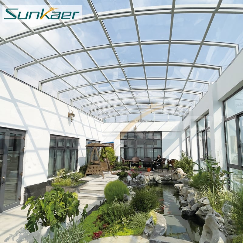 Um Abrigo Retrátil, Infinitas Possibilidades – Solarium, Cobertura para Piscina ou Telhado? Você Escolhe.