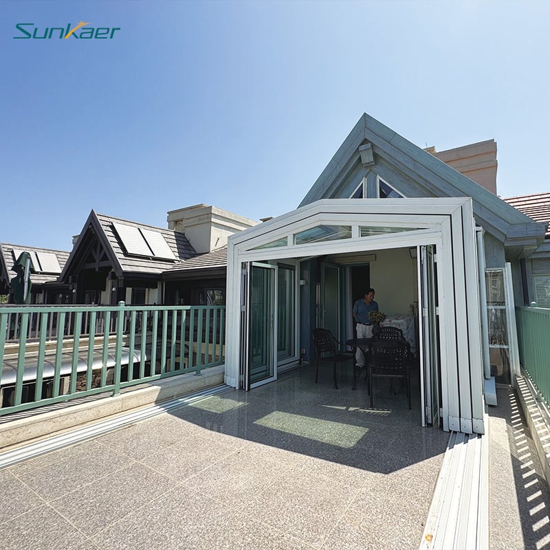 Coberturas retráteis personalizadas Sunkaer – Seu espaço, sua escolha: solarium, cobertura para piscina ou telhado