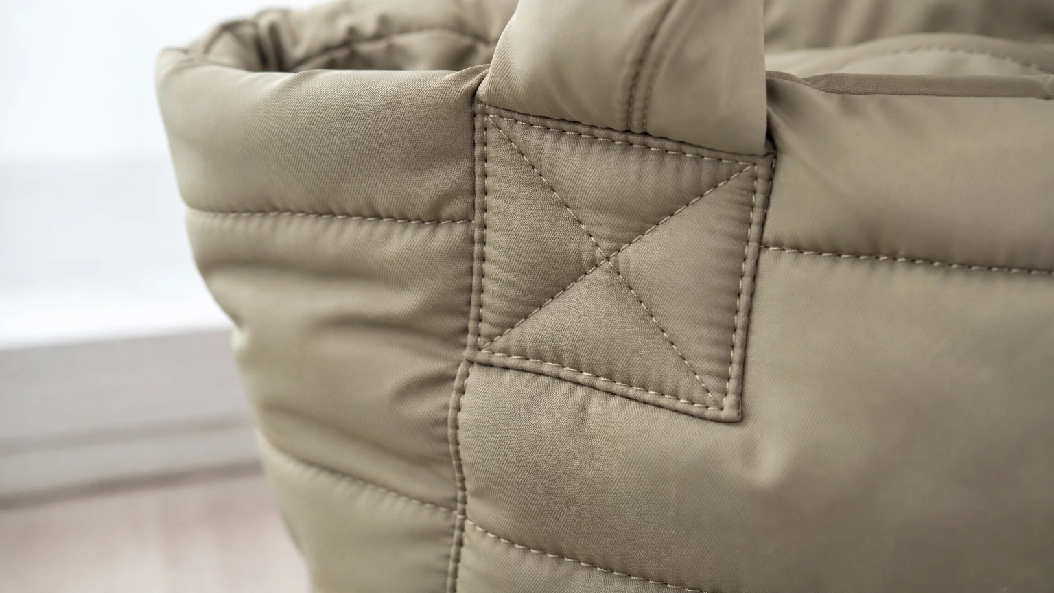 quilted_tote_bag_handle_reinforcement_and_bottom_construction.webp
