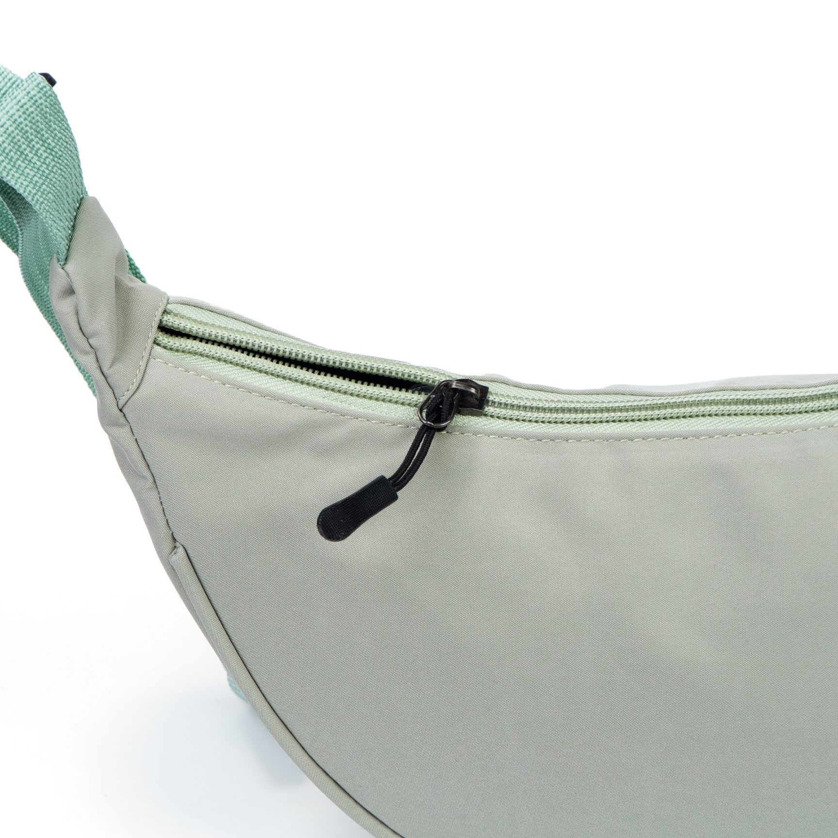 Bolsera transversal en forma de creixent corbat