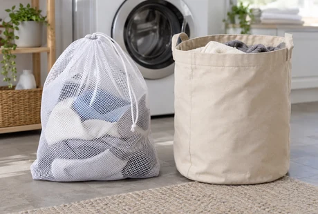 mesh-laundry-bag-vs-fabric-laundry-bag-cover.webp