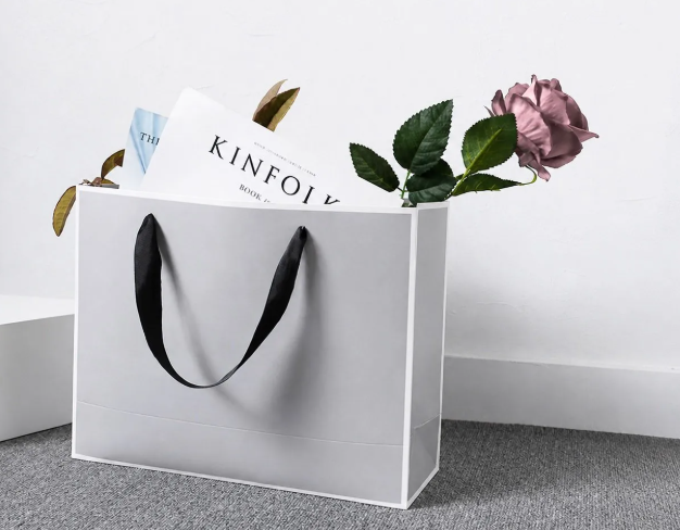 Kraft Paper Bag vs Art Card Bag: Which Material Should Buyers Choose?
