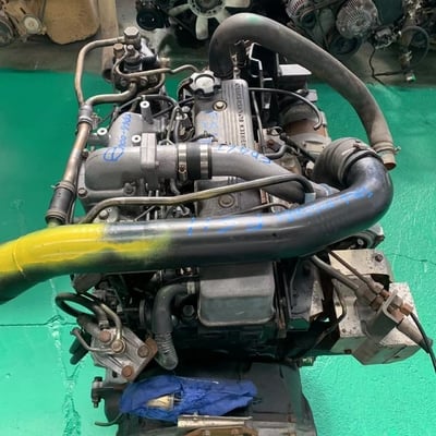 180 Lb-Ft Nissan FD46T Diesel Engine Ginamit Overhead Camshaft Disenyong