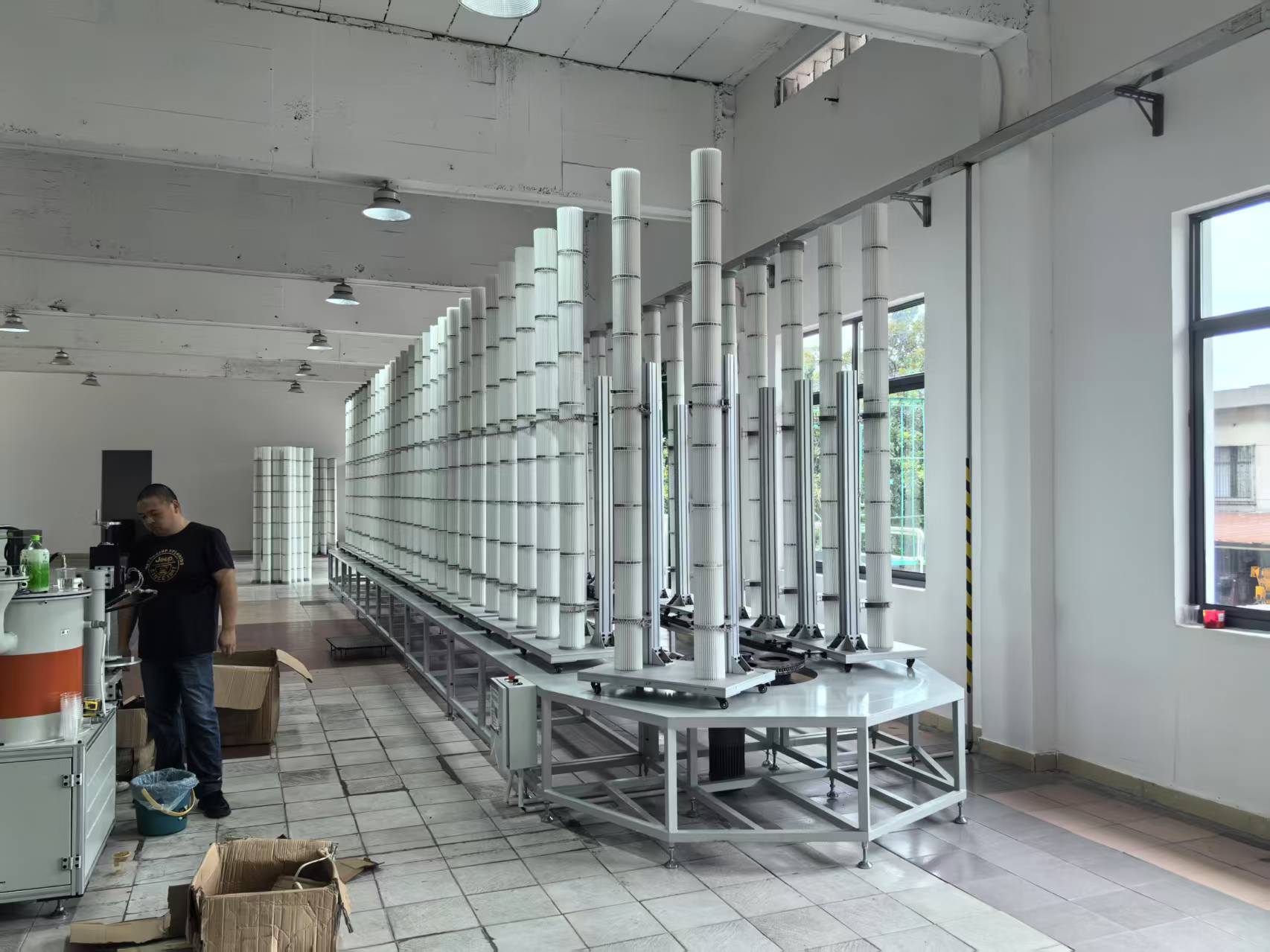 Filter cartridge circulating assembly