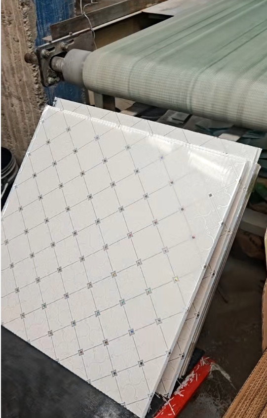 Easy-Install PVC Ceiling for Home and Commercial Scenes
