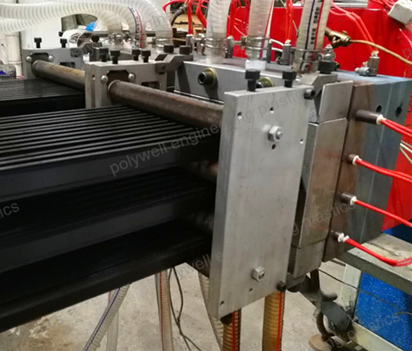Caractéristiques essentielles d'un moule d'extrusion de haute qualité pour les bandes thermiques