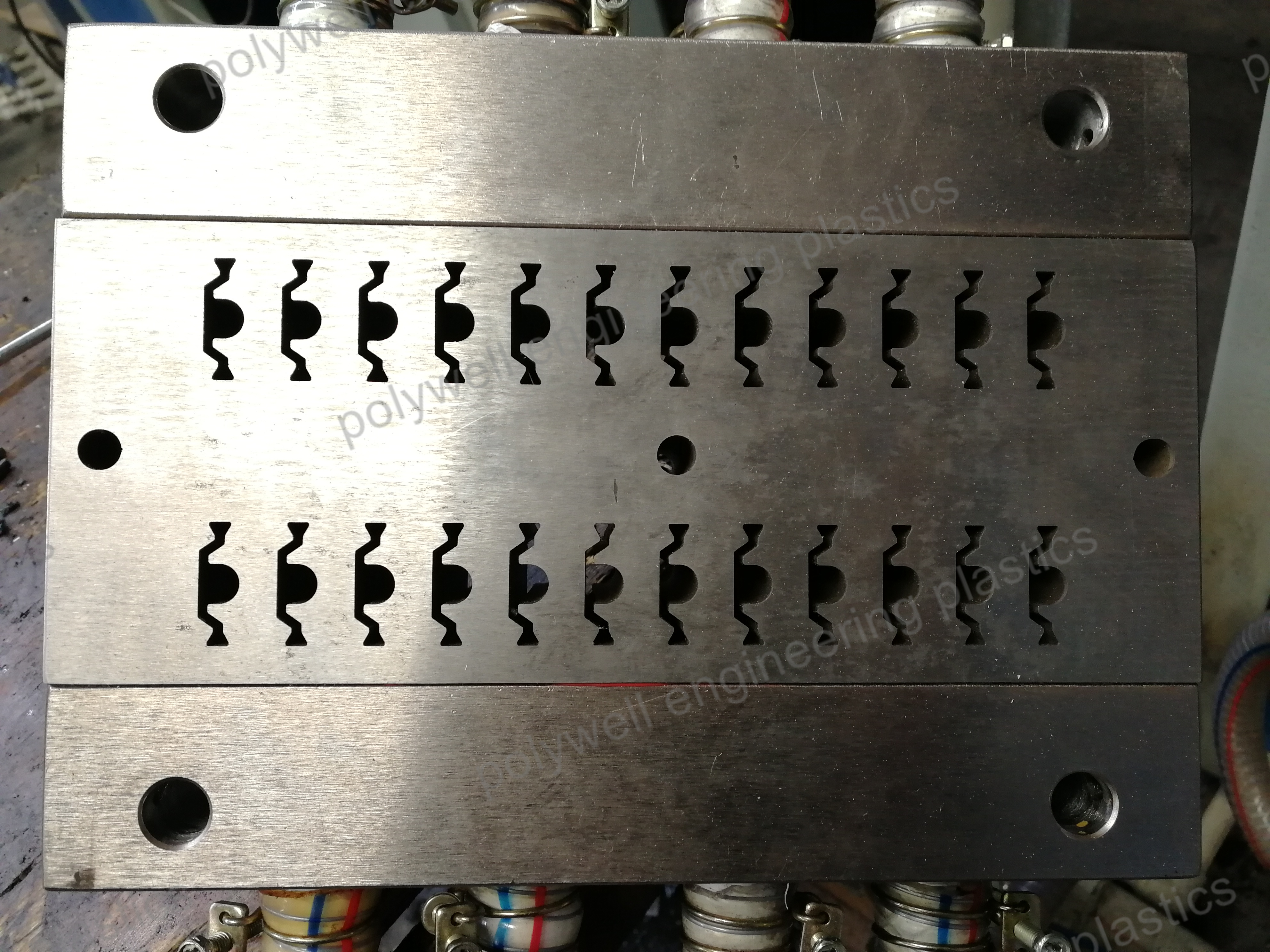 PA66GF25 Profile Customizable Mold Used to Extruder Thermal Break Strip Steel Extrusion Mold