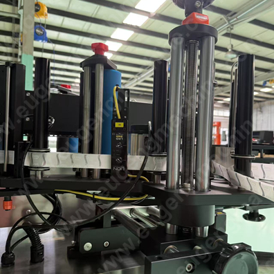 Front and back with round wrap labeling 2 in 1 labeling machine(10).jpg