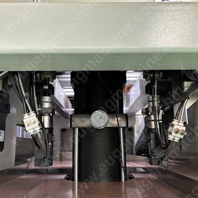 Full automatic cosmetic compact powder press machine (6).png
