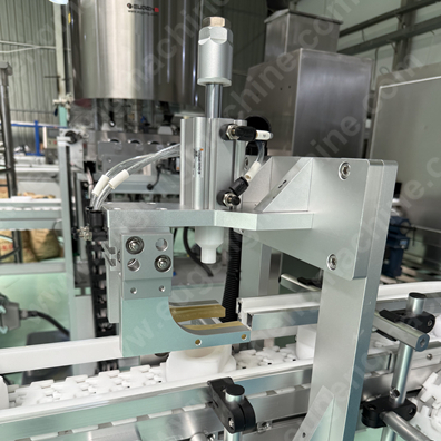 Cosmetic cream filling machine (14).JPG