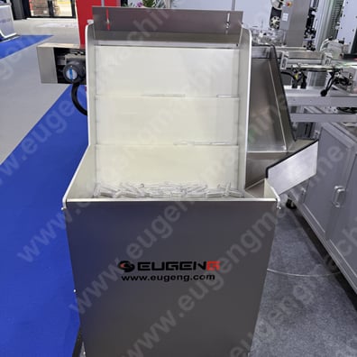 Full automatic lip gloss filling,capping,weighing,labeling & cartoning machine2(ebe8c968cd).JPG