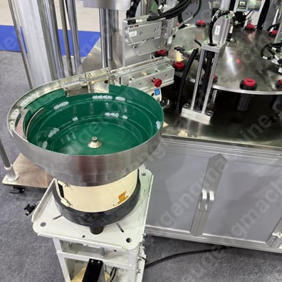 Full automatic lip gloss filling,capping,weighing,labeling & cartoning machine5(266c971b23).JPG