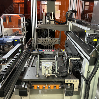 Full automatic cosmetic compact powder press machine (2)(cfd2b9d4a5).png
