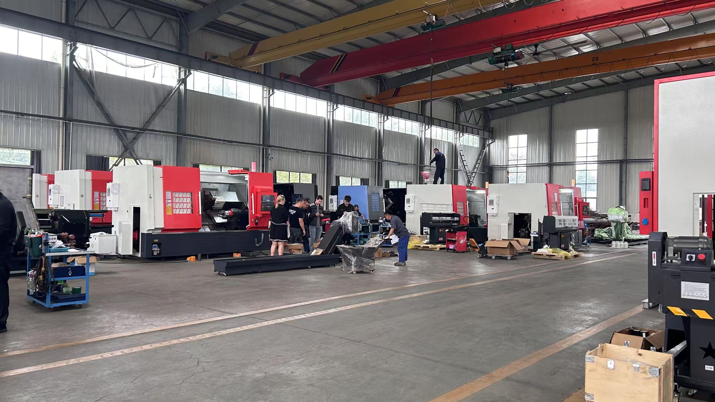 การใช้งานและการเปรียบเทียบข้อดีของเครื่องจักร CNC ในอุตสาหกรรมการผลิตรถยนต์