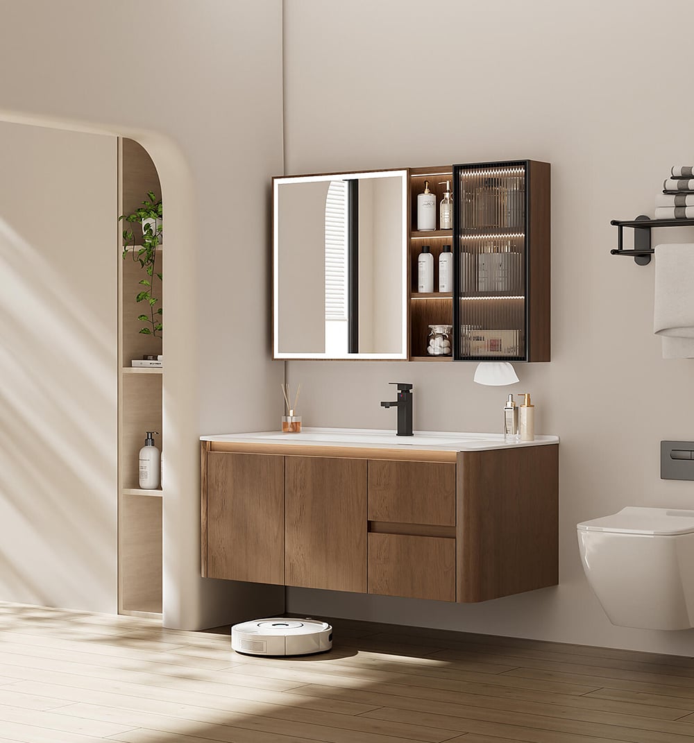 Mobile bagno moderno in tonalità legno con specchio intelligente illuminato a LED, armadietti multiuso e scaffali aperti per uno spazio bagno accogliente