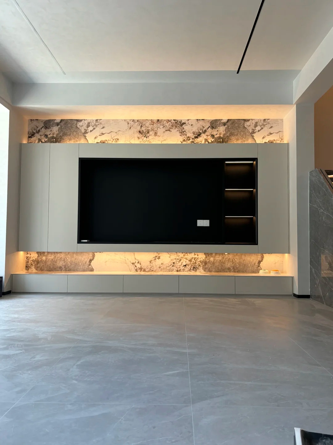 Moderná minimalistická veterná rock panel TV komoda