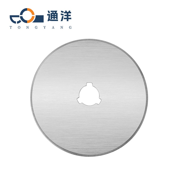 Cut cloth round blades