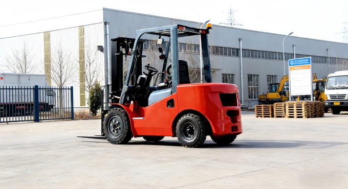 Jining Colt Machinery lance un mini excavateur rétrochargeur d’une tonne : une puissance compacte répondant aux besoins mondiaux des chantiers spécialisés