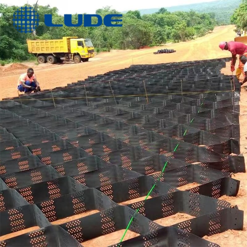 product hdpe geocell gravel stabilizer 50mm 200mm manufacturers price for ground grid for farm land walkway driveway road strengthening-5