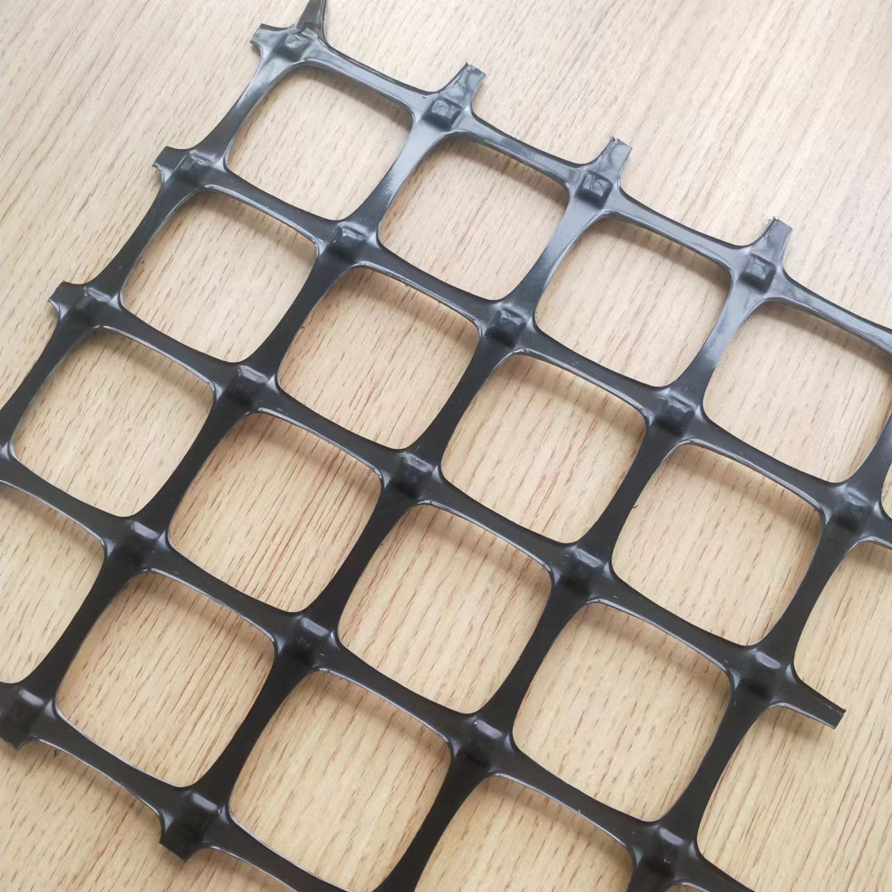 Common uses for plastic mesh in driveway construction