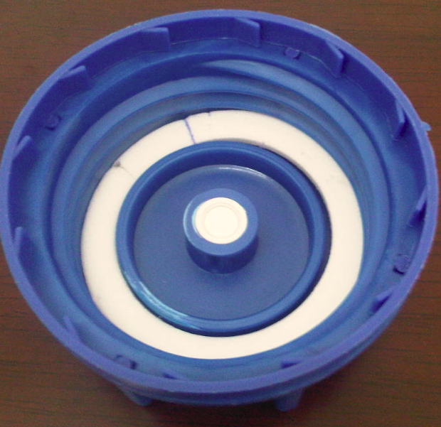 O MicroVent® CMD para lâmpadas evita o acúmulo de umidade em lâmpadas de descarga de alta intensidade.