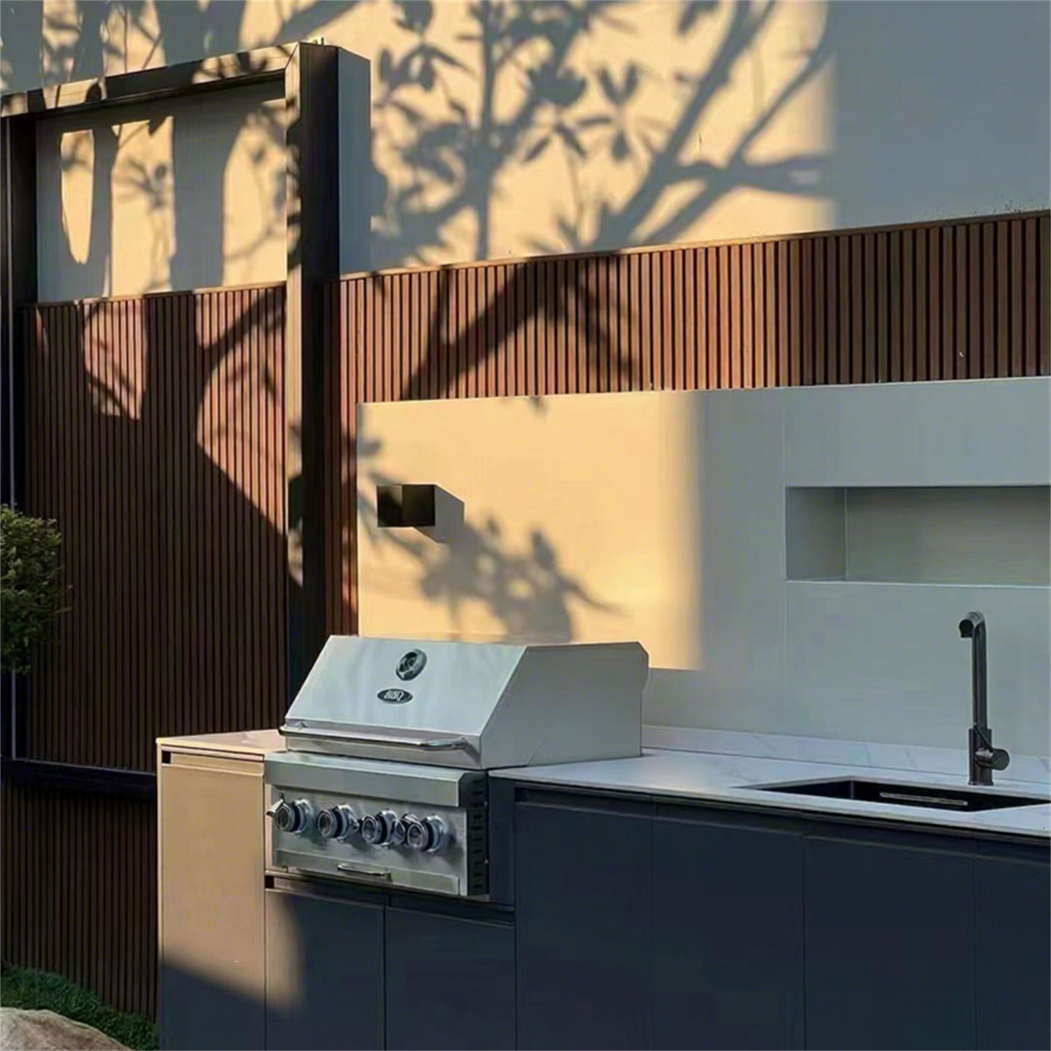 Garden Outdoor Kitchen with Ambient Lighting, Stainless Steel and Porcelain Countertop