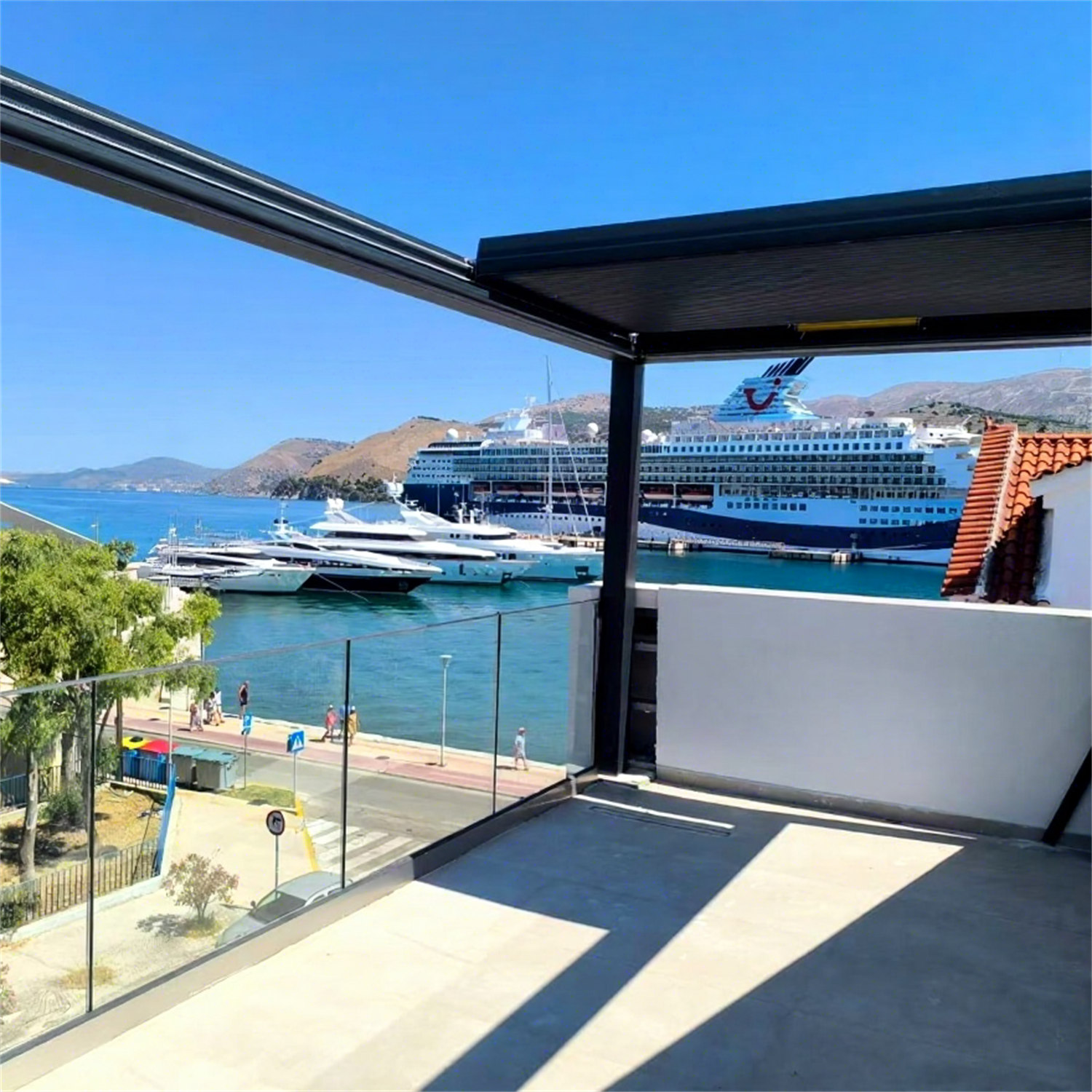 Retractable Louver Pergola with Smart Controls, Marine-Grade Aluminum and Integrated LED