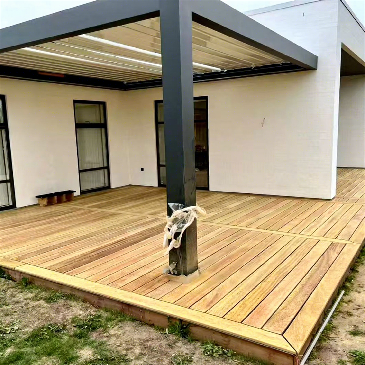Scandinavian Sunroom Extension: Integrated Louvered Pergola with Frameless Glass Doors in Denmark