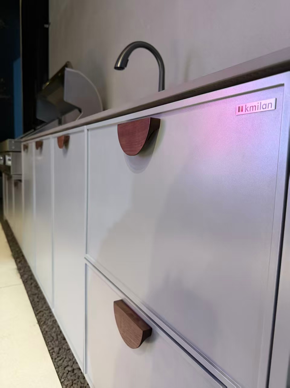 Key Specifications for Durable Exterior Corner Cabinets