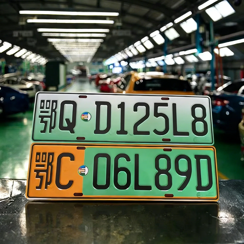 Película reflectante adhesiva e imprimible en PET para la fabricación de placas de matrícula automovilísticas, franjas y láminas reflectantes