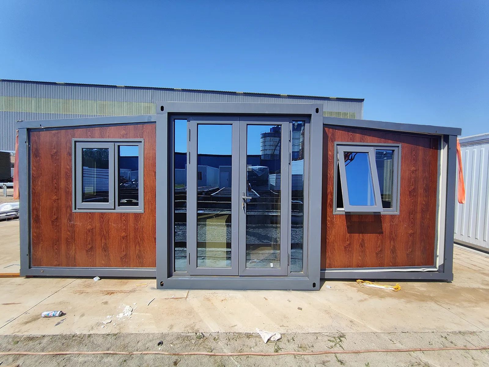 What makes a cabin withstand earthquakes?
