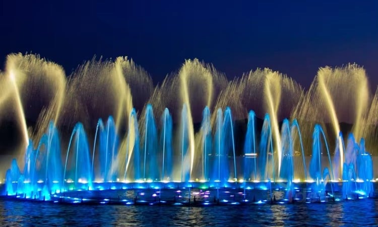 Digital Swing Fountain: Music Sync for Outdoor Landscapes