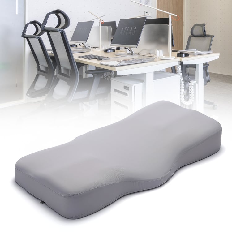 En avez-vous marre des coussins qui perdent leur soutien ? Celui-ci, en mousse mémoire haute densité, reste ferme.