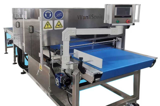 Wanli-Ultraschall-Schneidetechnologie revolutioniert die Herstellung von quadratischen Kuchen