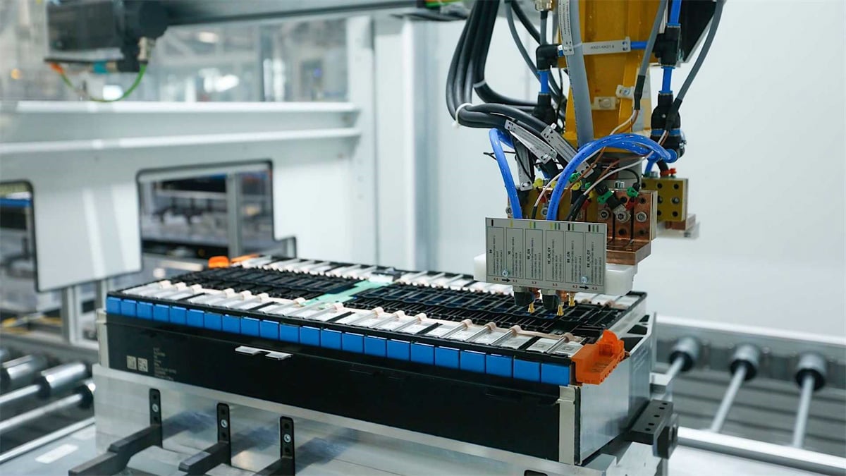 Why Pallet Conveyor Systems Matter in Lithium Battery Pack Production Lines2.jpg