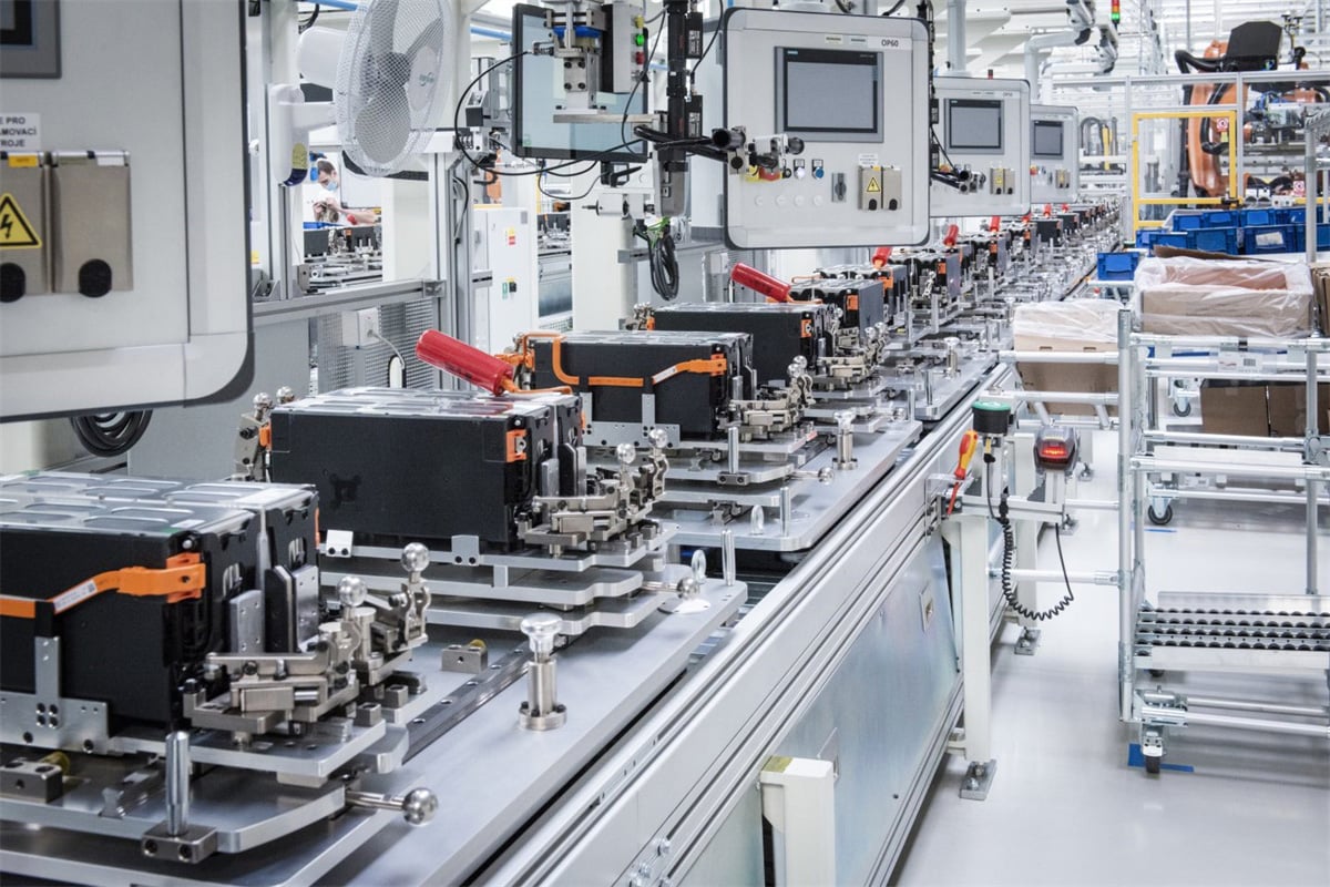 Why Pallet Conveyor Systems Matter in Lithium Battery Pack Production Lines4.jpg