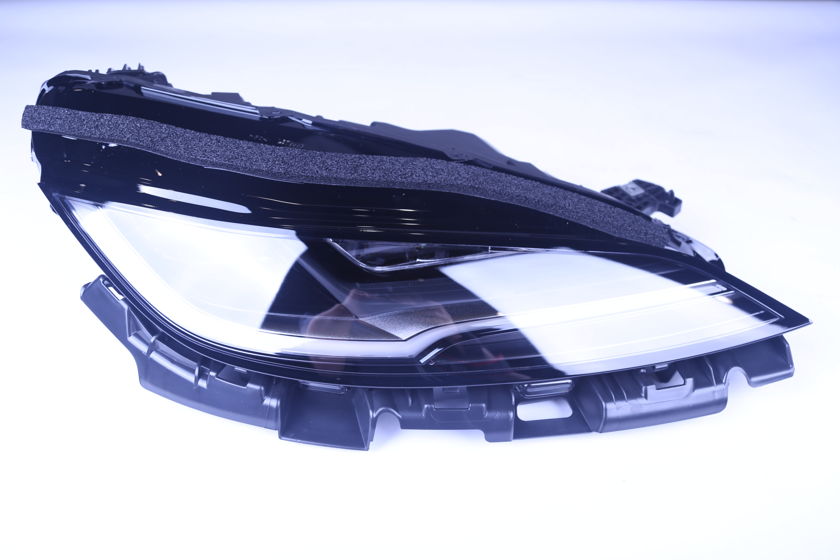 Rangkaian Lampu Depan LED Model 3 1760889-00-F LinTech