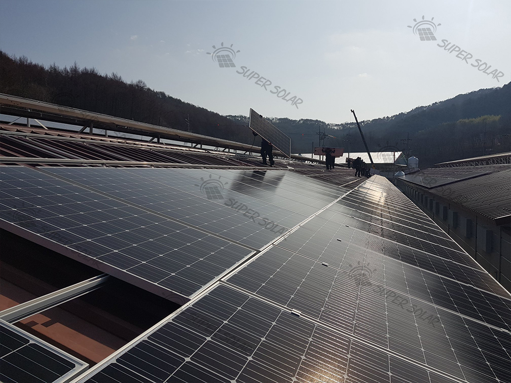 Corée du Sud 657KW Système solaire pour toit métallique
