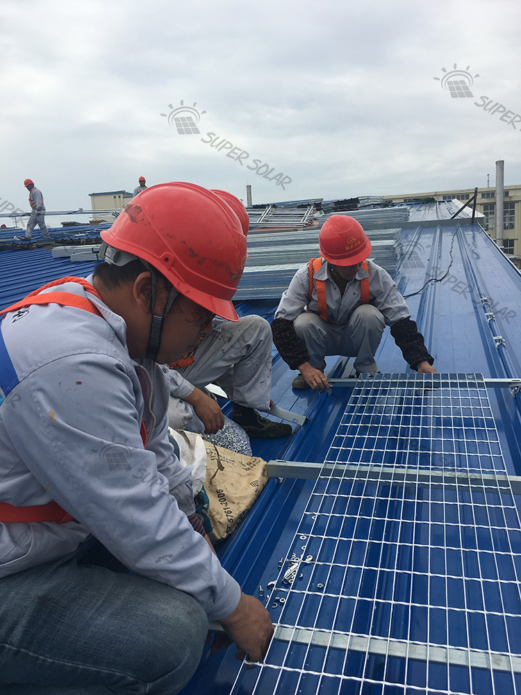 Cina 3,7 MW tetto in metallo su sistema solare a rete