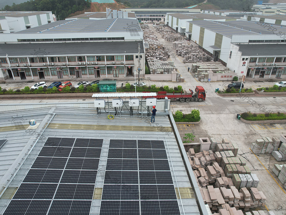 Chine, système solaire sur toiture métallique de 1,3MW